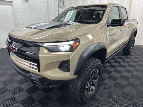 Used 2024 Chevrolet Colorado ZR2 w/ ZR2 Convenience Package III AWD/4WD image 4