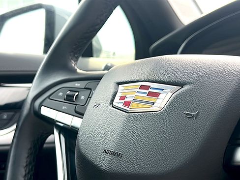 Used 2024 Cadillac XT6 Premium Luxury FWD image 32