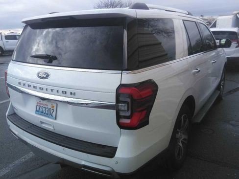 Used 2024 Ford Expedition Limited image 3
