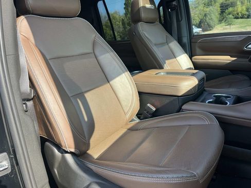 Used 2022 Chevrolet Suburban High Country AWD/4WD image 32