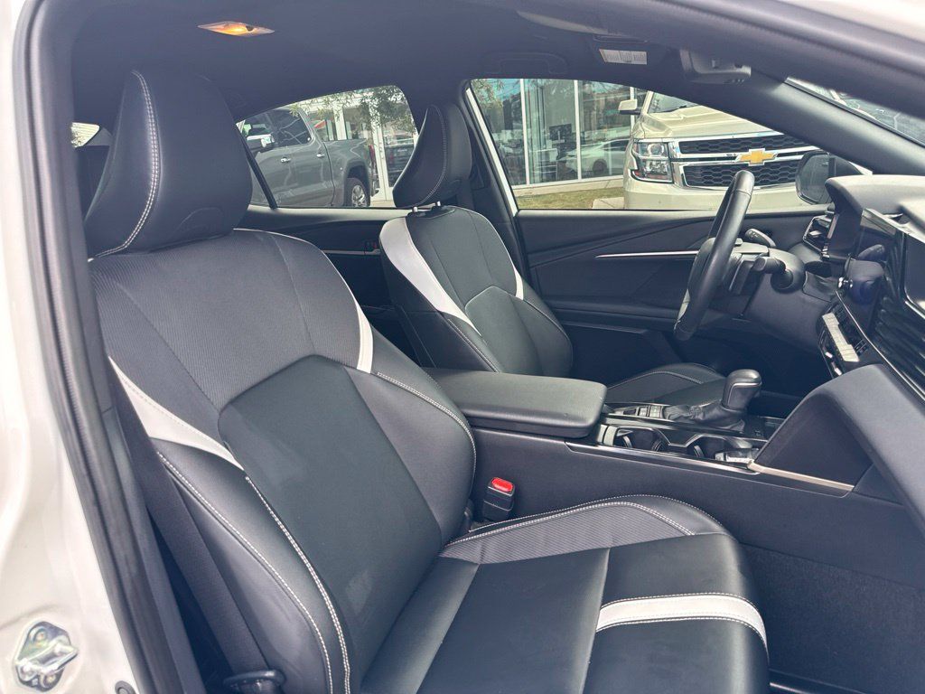Used 2025 Toyota Camry SE w/ Convenience Package FWD image 19