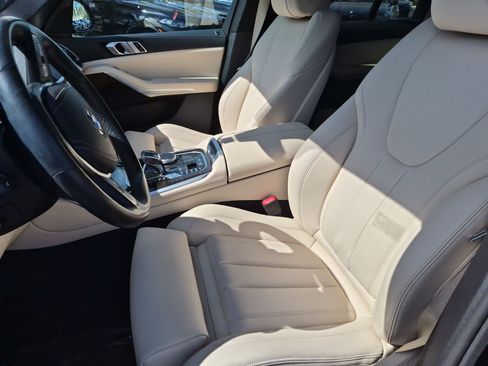 Used 2019 BMW X5 xDrive40i w/ Parking Assistance Package AWD/4WD image 16