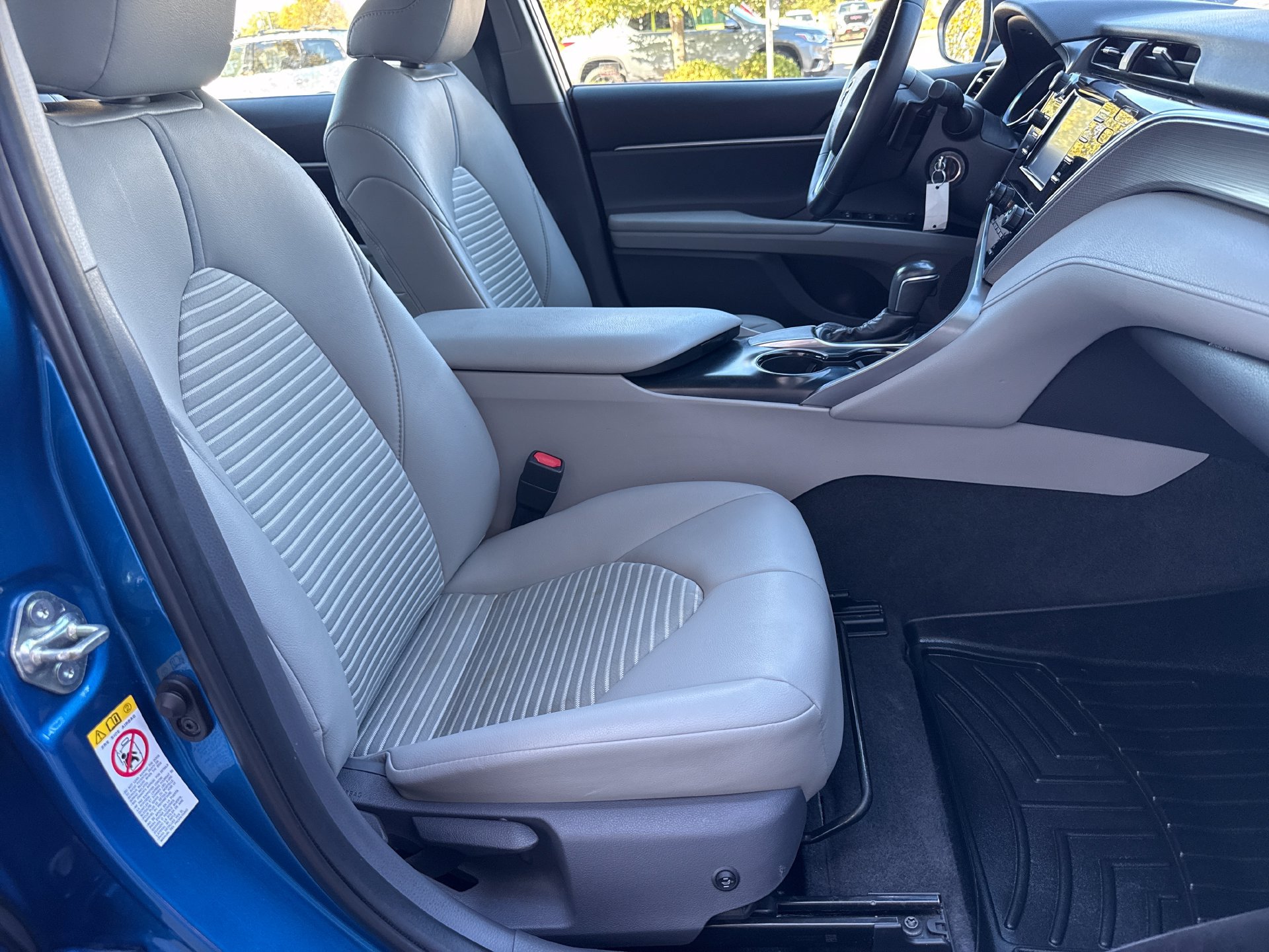 Used 2018 Toyota Camry SE FWD image 19