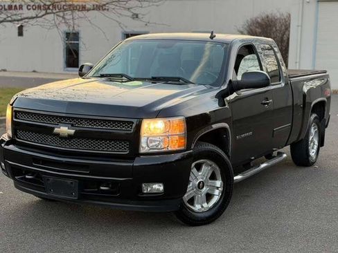 Used 2010 Chevrolet Silverado 1500 LTZ w/ Z71 Appearance Package image 2