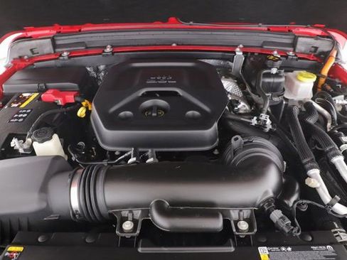 Used 2025 Jeep Wrangler Unlimited Sahara image 15