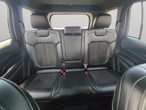 Used 2023 Jeep Grand Cherokee Altitude AWD/4WD image 17