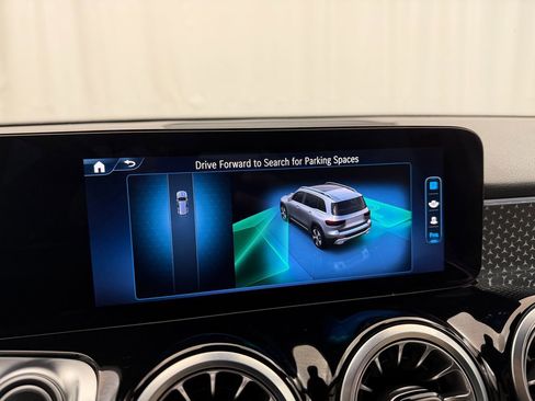 Used 2025 Mercedes-Benz GLB 250 image 23
