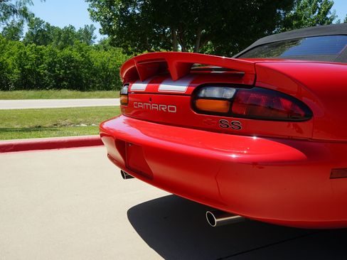 Used 2002 Chevrolet Camaro Z28 w/ SS Performance/Appearance Pkg RWD image 35