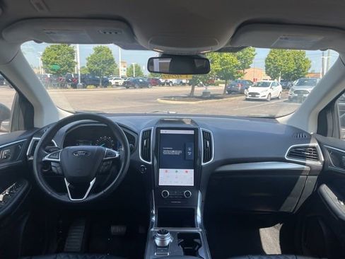 Used 2024 Ford Edge Titanium image 18