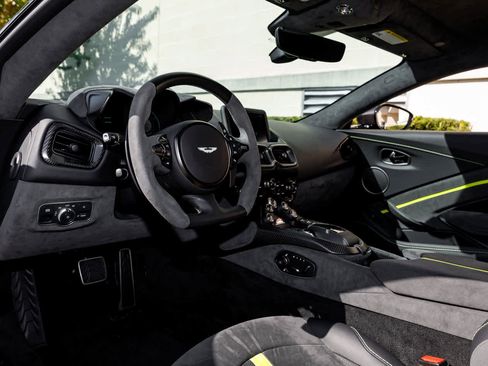 Used 2023 Aston Martin V8 Vantage Coupe image 11