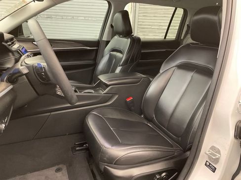 Certified 2024 Jeep Grand Cherokee L Limited RWD image 18