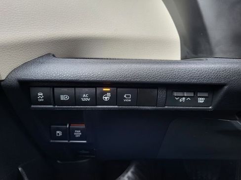 Used 2023 Toyota Sienna Platinum image 28