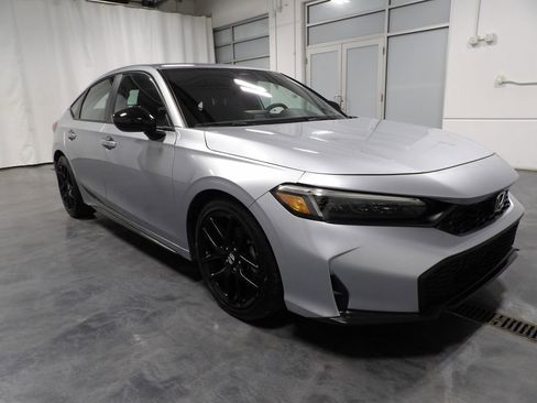 Used 2025 Honda Civic Sport image 2