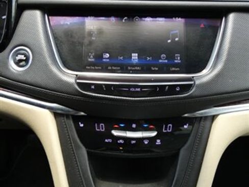 Used 2017 Cadillac XT5 Luxury image 30