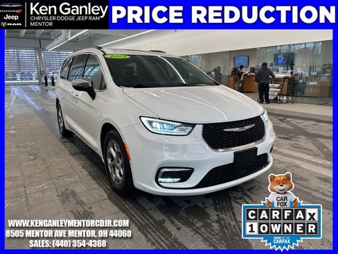 Certified 2023 Chrysler Pacifica Limited w/ Uconnect Theater Family Group image 1