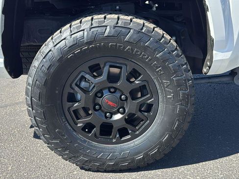 Used 2025 Toyota Tacoma SR5 image 9