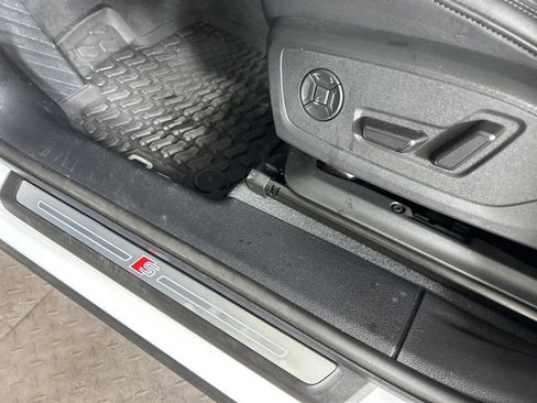 Used 2025 Audi Q3 2.0T Premium Plus w/ Premium Plus Package image 19