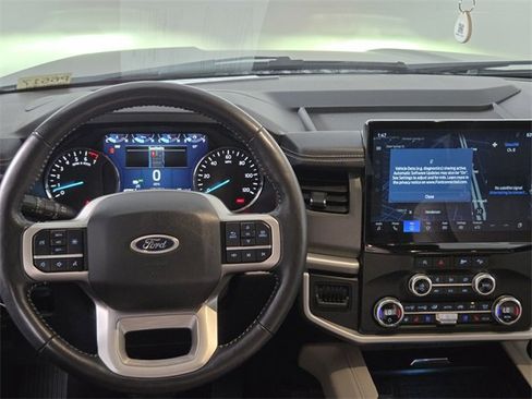 Used 2024 Ford Expedition Max XLT image 12