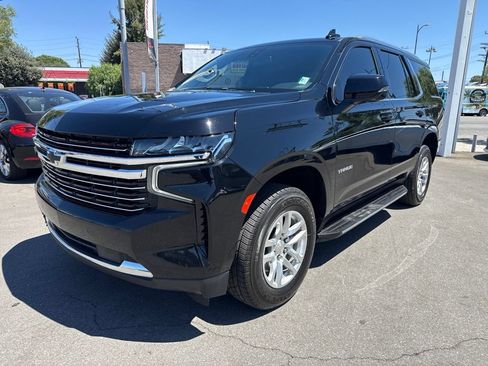 Used 2022 Chevrolet Tahoe LT w/ Luxury Package AWD/4WD image 2