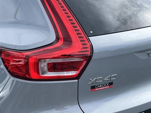 Used 2025 Volvo XC40 B5 Core w/ Climate Package image 10