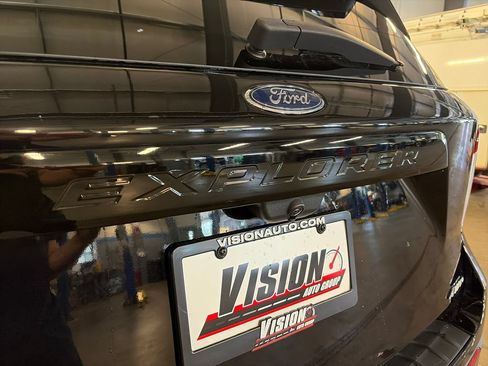 Used 2022 Ford Explorer ST-Line AWD/4WD image 16