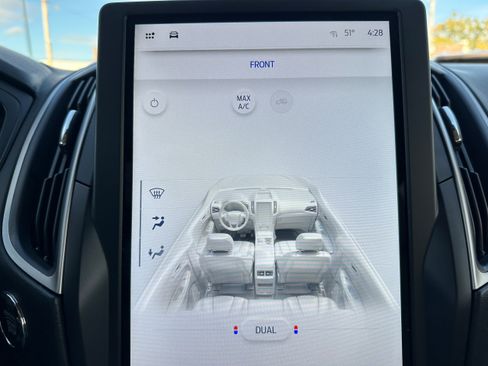 Used 2024 Ford Edge SEL w/ Class II Trailer Tow Package image 17