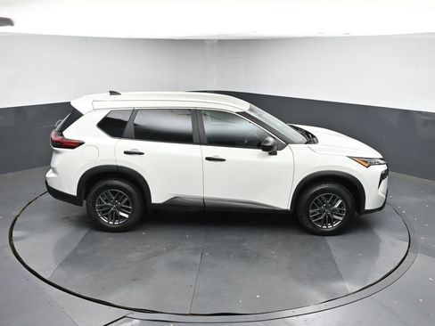 Used 2024 Nissan Rogue S image 38