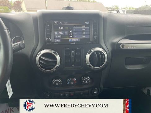 Used 2015 Jeep Wrangler Unlimited Sahara image 16