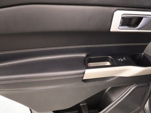 Used 2022 Ford Explorer XLT w/ Equipment Group 202A image 17