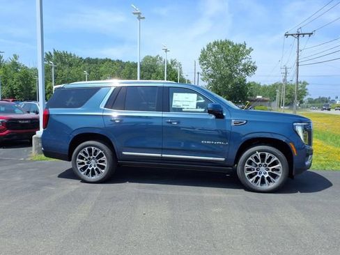Used 2025 GMC Yukon Denali w/ Denali Reserve Package image 6