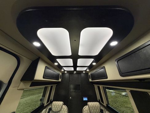 Used 2019 Mercedes-Benz Sprinter 170 image 48