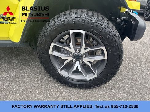 Used 2024 Jeep Wrangler Unlimited w/ Convenience Group AWD/4WD image 4