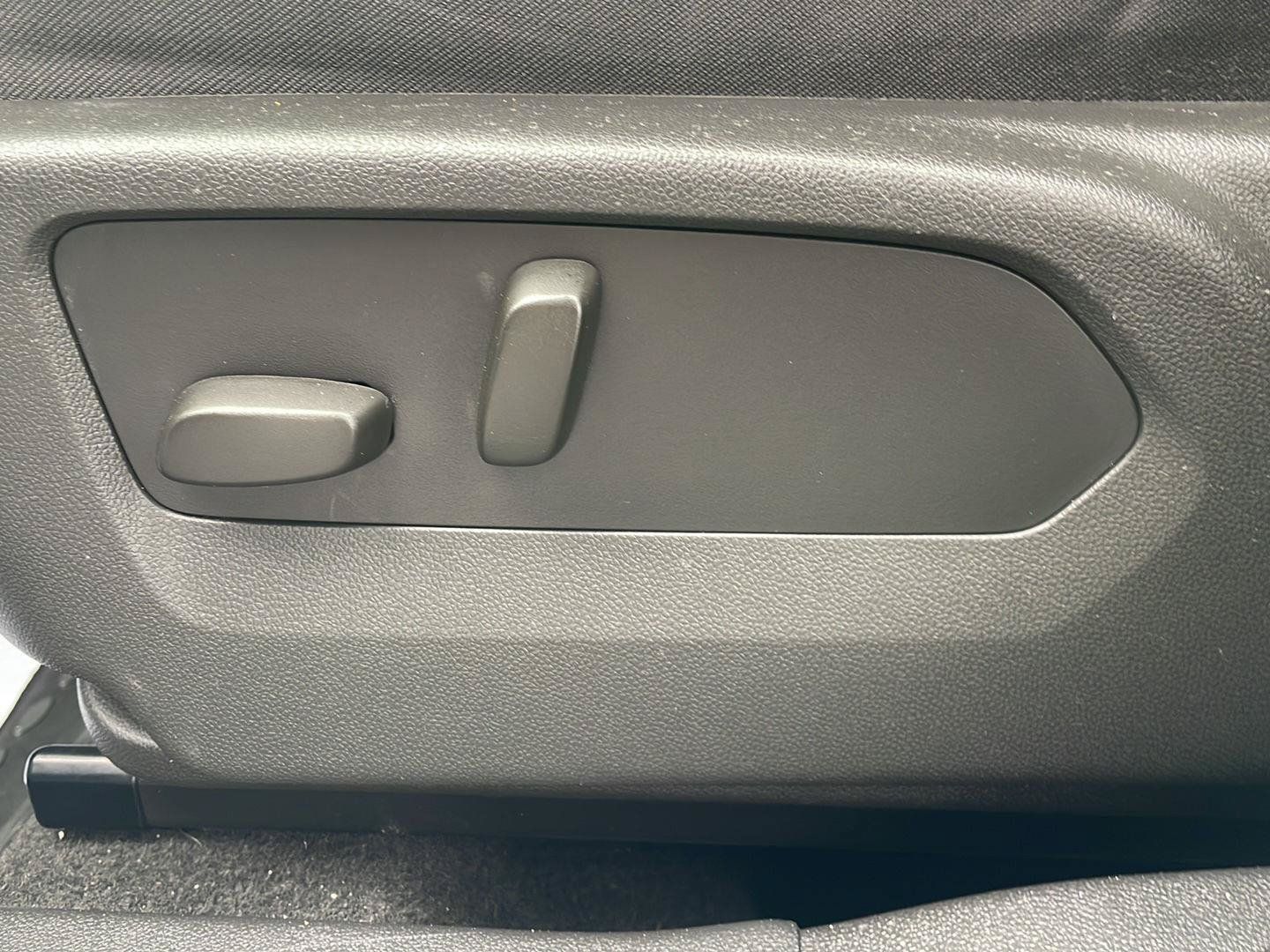 Used 2023 Buick Envision Essence FWD image 11