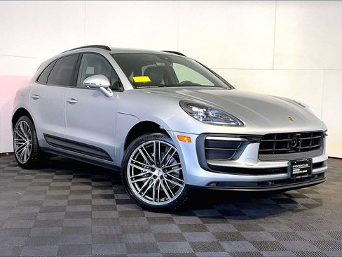Certified 2026 Porsche Macan AWD/4WD image 9