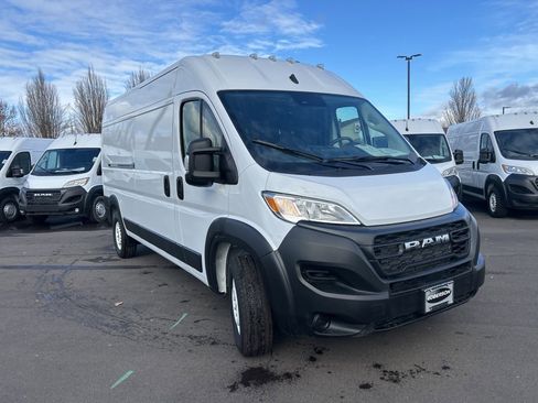 Used 2025 RAM ProMaster 2500 w/ Storage Group image 8