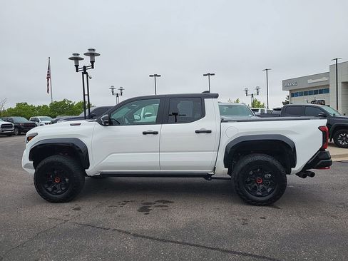 Used 2025 Toyota Tacoma TRD Pro AWD/4WD image 7