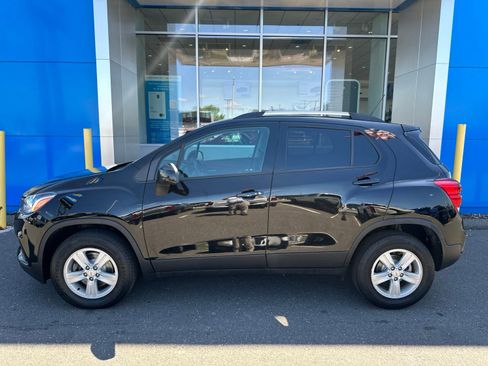 Used 2021 Chevrolet Trax LT w/ Premium Seat Package AWD/4WD image 8