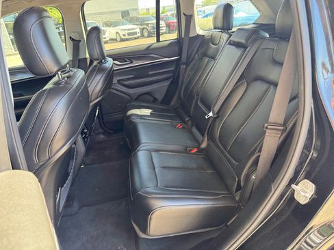 Used 2023 Jeep Grand Cherokee Limited RWD image 28
