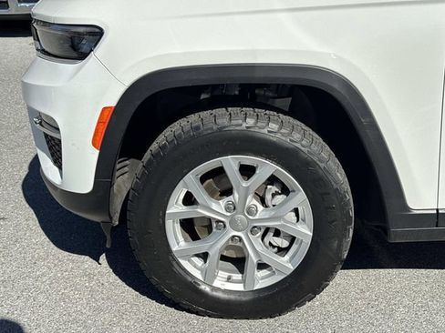 Certified 2023 Jeep Grand Cherokee Limited w/ Trailer Tow Prep Group (B) image 8