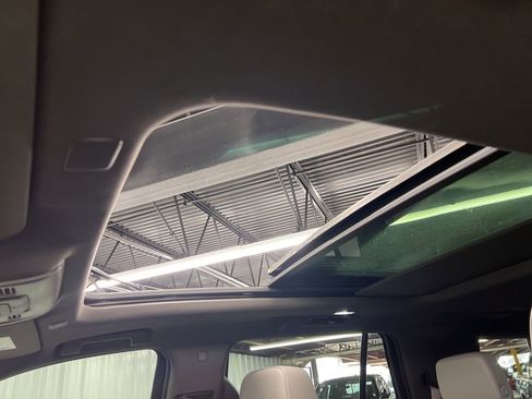 Used 2023 Chevrolet Tahoe Z71 w/ Luxury Package image 27