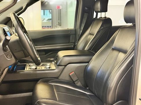 Used 2019 Ford Expedition XLT w/ Equipment Group 202A AWD/4WD image 14