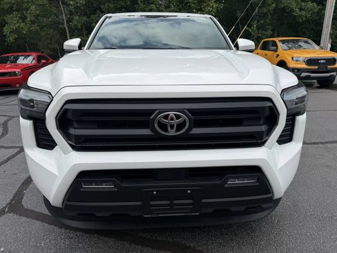 Used 2025 Toyota Tacoma SR5 AWD/4WD image 8