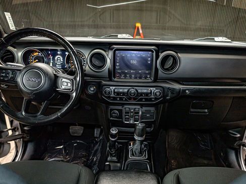 Used 2021 Jeep Gladiator Willys image 14