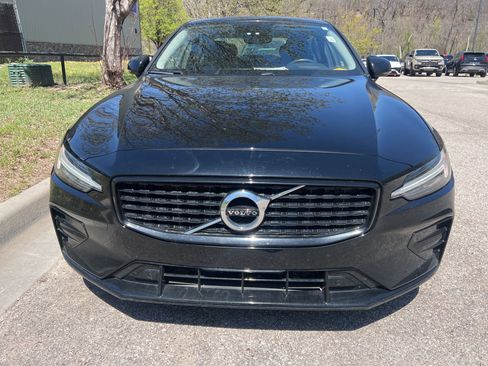 Used 2022 Volvo S60 B5 Momentum image 2