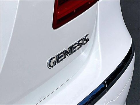 Used 2013 Hyundai Genesis 3.8 w/ Premium Pkg image 11