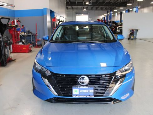 Used 2025 Nissan Sentra SV FWD image 2