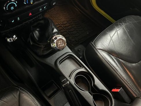 Used 2016 Jeep Wrangler Unlimited Rubicon AWD/4WD image 15