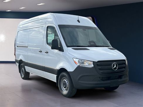 Used 2025 Mercedes-Benz Sprinter 2500 image 5