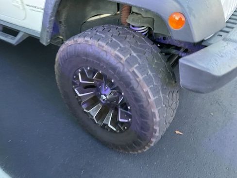 Used 2018 Jeep Wrangler Unlimited Rubicon w/ Cold Weather Group image 3