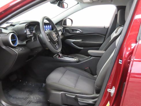 Used 2025 Chevrolet Trax LS FWD image 14